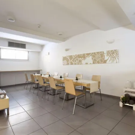 瑟维塔5号酒店 酒店 摩德纳