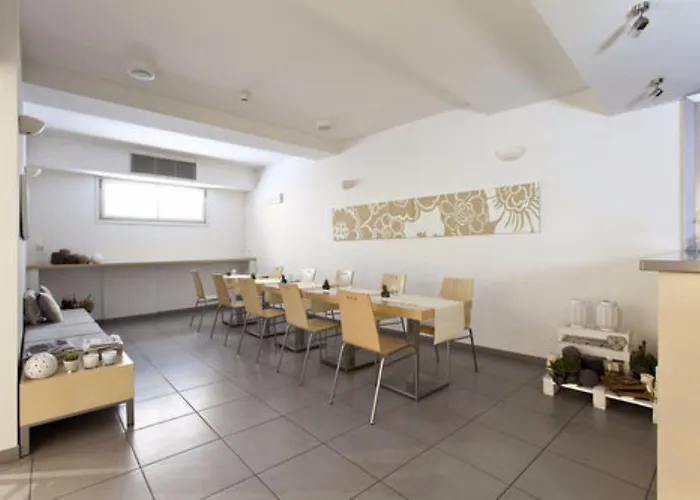 瑟维塔5号酒店 酒店 摩德纳